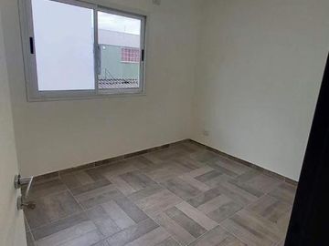 DUPLEX 2 AMB. AMPLIO CON COCHERA Y PATIO