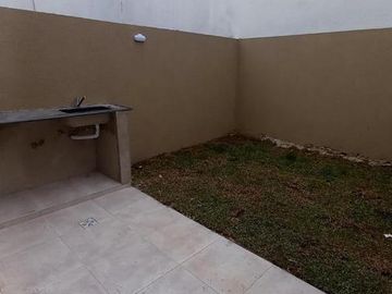 DUPLEX 2 AMB. AMPLIO CON COCHERA Y PATIO