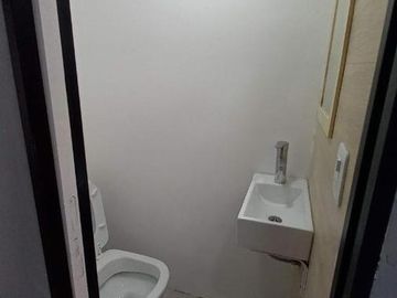 DUPLEX 2 AMB. AMPLIO CON COCHERA Y PATIO