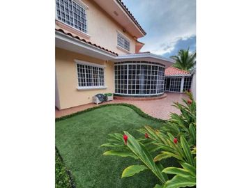 VENTA DE CASA ALTOS DE PANAMA 3 PLANTAS 537 M2