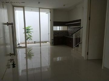 Rumah di East Coast Park, Pakuwon City 2 lantai