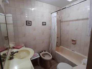 Jose P Varela 5700 - Galpon c/ vivienda 4 Ambientes - Villa Real