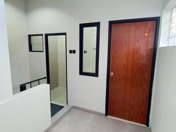 Dijual Rumah Cantik Kencana Loka 12.5 Blok V Tangerang Lokasi Strategis Murah