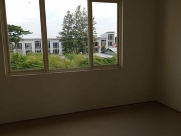 Dijual rumah mewah minimalis 3 lantai Surabaya barat Full Furnished