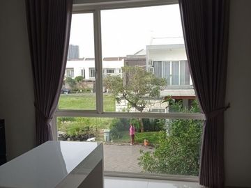 Dijual rumah mewah minimalis 3 lantai Surabaya barat Full Furnished