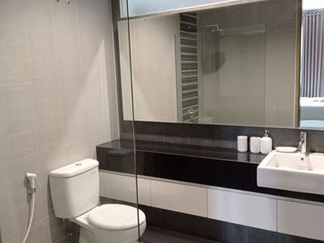 Dijual rumah mewah minimalis 3 lantai Surabaya barat Full Furnished