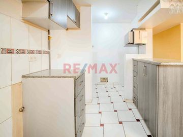 Venta De Lindo Departamento Y Frente Al Parque San Elias En Los Olivos