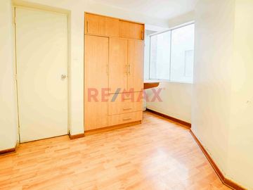 Venta De Lindo Departamento Y Frente Al Parque San Elias En Los Olivos