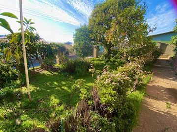 VENTA DE GRAN PROPIEDAD ESQUINA CON 2 CASAS PLAYA ANCHA .