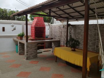 Encantadora: villa situada cerca del mar en Chuyuipe Ballenita .