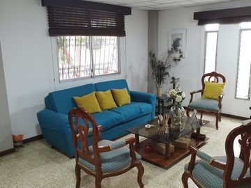 Encantadora: villa situada cerca del mar en Chuyuipe Ballenita .