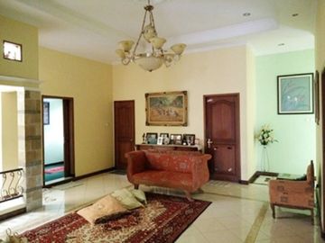 Rumah 2 Lantai + Kolam Renang di Dieng kota Malang _ 1.19