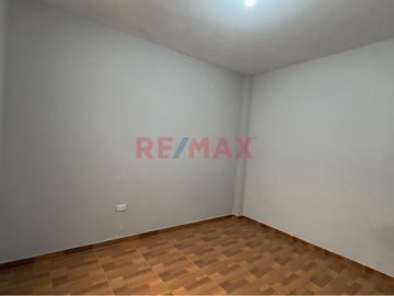 Venta De Casa Frente A Parque En La Urb Milagro De Dios Jlo
