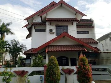 Rumah Hook 2 Lantai Luas 330 di Bukit Dieng kota Malang