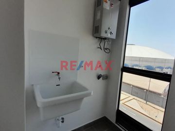 Dpto 904 vista exterior, en condominio Festiva
Area 68.55 m2
Calle Casapalca con Av Arica. Breña
- Sala comedor con salida a balcon 
- Baño de vis