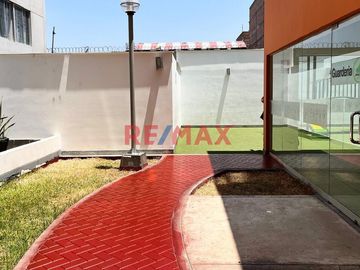 Dpto 904 vista exterior, en condominio Festiva
Area 68.55 m2
Calle Casapalca con Av Arica. Breña
- Sala comedor con salida a balcon 
- Baño de vis
