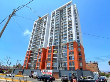 Dpto 904 vista exterior, en condominio Festiva
Area 68.55 m2
Calle Casapalca con Av Arica. Breña
- Sala comedor con salida a balcon 
- Baño de vis