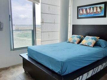 Punta Blanca, departamento en condominio seguro con vistas al mar en venta.