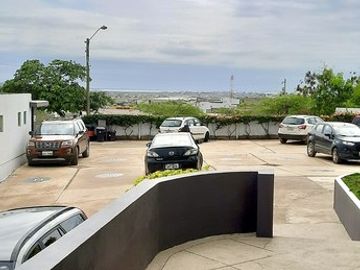 Punta Blanca, departamento en condominio seguro con vistas al mar en venta.