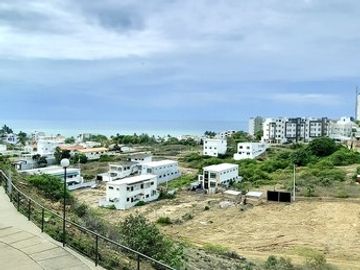 Punta Blanca, departamento en condominio seguro con vistas al mar en venta.