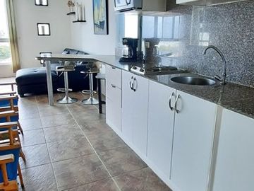 Punta Blanca, departamento en condominio seguro con vistas al mar en venta.