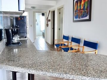 Punta Blanca, departamento en condominio seguro con vistas al mar en venta.