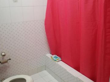 Excelente chalet 5 ambientes, con cochera pasante y otra casa 3 amb al fondo