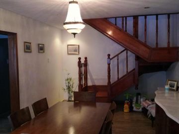 Excelente chalet 5 ambientes, con cochera pasante y otra casa 3 amb al fondo