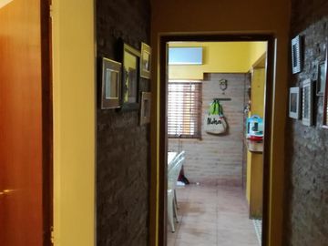 Excelente chalet 5 ambientes, con cochera pasante y otra casa 3 amb al fondo