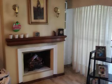 Excelente chalet 5 ambientes, con cochera pasante y otra casa 3 amb al fondo