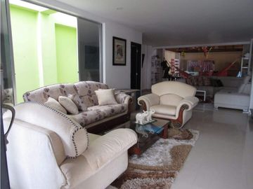 SE VENDE CASA DE DOS NIVELES EN LA CASTELLANA EN MONTERIA