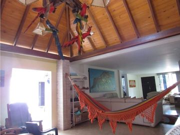 SE VENDE CASA DE DOS NIVELES EN LA CASTELLANA EN MONTERIA