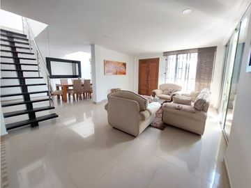 SE VENDE CASA DE DOS NIVELES EN LA CASTELLANA EN MONTERIA