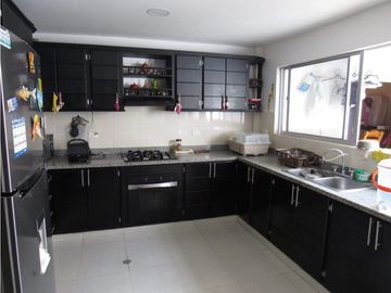 SE VENDE CASA DE DOS NIVELES EN LA CASTELLANA EN MONTERIA