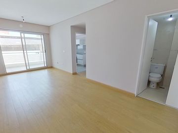 Tres Amb.- A Estrenar - Cochera Fija - Muy Luminoso -  Piso Alto - Balcón Aterrazado - Piso Radiante