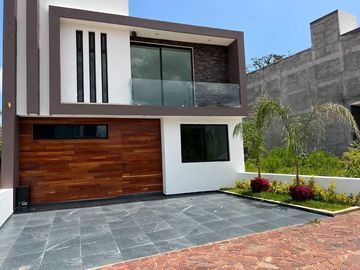 CASA EN PRADERAS ALTOZANO, MORELIA