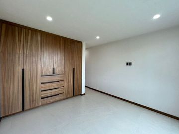 CASA EN PRADERAS ALTOZANO, MORELIA