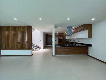 CASA EN PRADERAS ALTOZANO, MORELIA