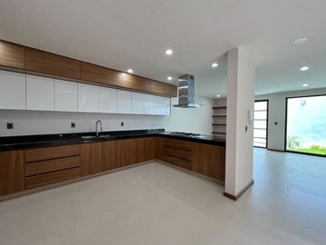 CASA EN PRADERAS ALTOZANO, MORELIA