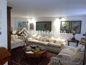 Amplia casa en venta 5 dormitorios en Las Condes, ERZ