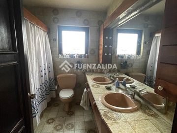 Amplia casa en venta 5 dormitorios en Las Condes, ERZ