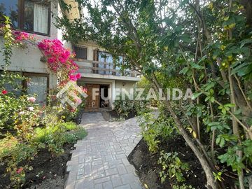 Amplia casa en venta 5 dormitorios en Las Condes, ERZ