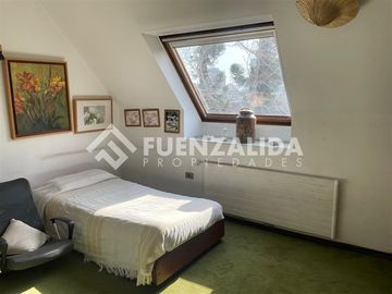 Amplia casa en venta 5 dormitorios en Las Condes, ERZ