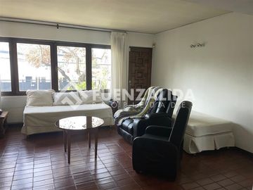 Amplia casa en venta 5 dormitorios en Las Condes, ERZ