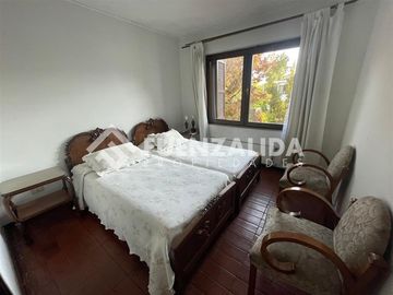 Amplia casa en venta 5 dormitorios en Las Condes, ERZ