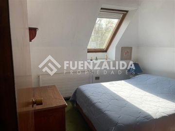 Amplia casa en venta 5 dormitorios en Las Condes, ERZ