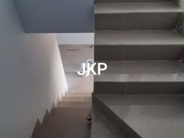 RUMAH BARU MURAH 2LT SIAP HUNI ASRI DAN NYAMAN LOKASI STRATEGIS DI WIBAWA MUKTI JATIASIH BEKASI