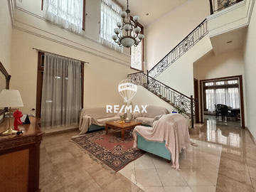 Disewakan Rumah Besar Full Furnished Dekat UPH & Tol Karawaci 4+1 kamar tidur, 4+1 kamar mandi di