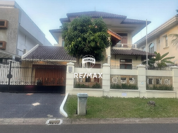 Disewakan Rumah Besar Full Furnished Dekat UPH & Tol Karawaci 4+1 kamar tidur, 4+1 kamar mandi di