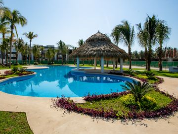 Departamento en Venta en Acapulco, Bonfil, 4 Recámaras, 2 baños, Club de Playa